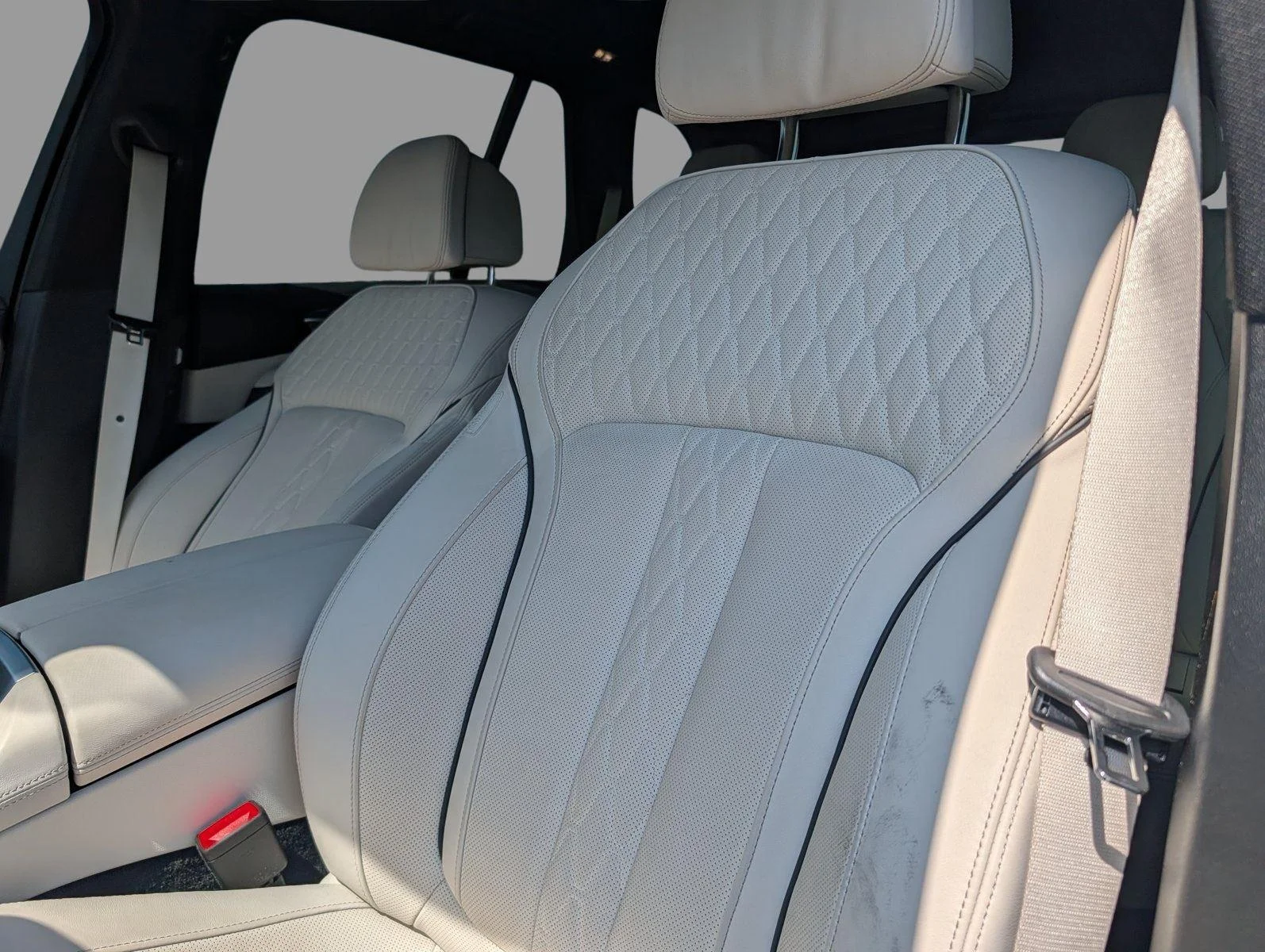 Used 2023 Mineral White Metallic BMW sDrive40i image 12
