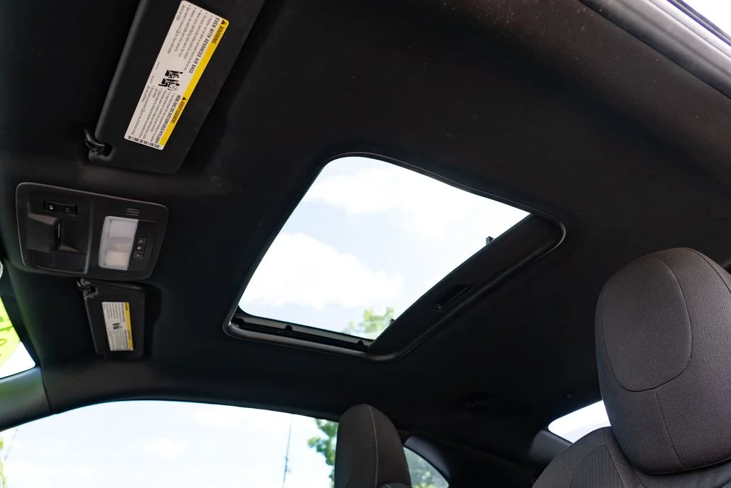 Used 2015 White Chevrolet 1LT image 18