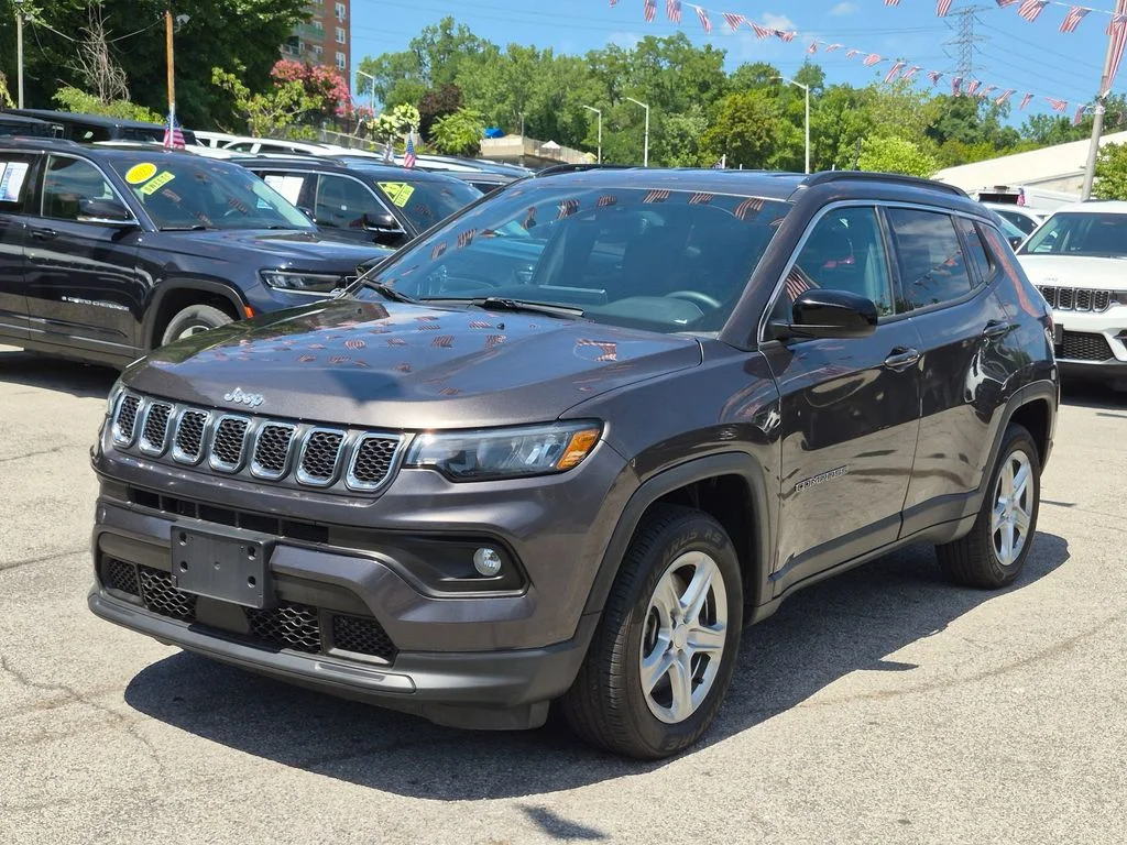 Used 2024 Gray Jeep Latitude image 2