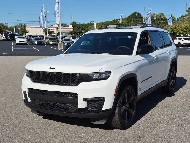 Used 2025 White Jeep Limited image 7
