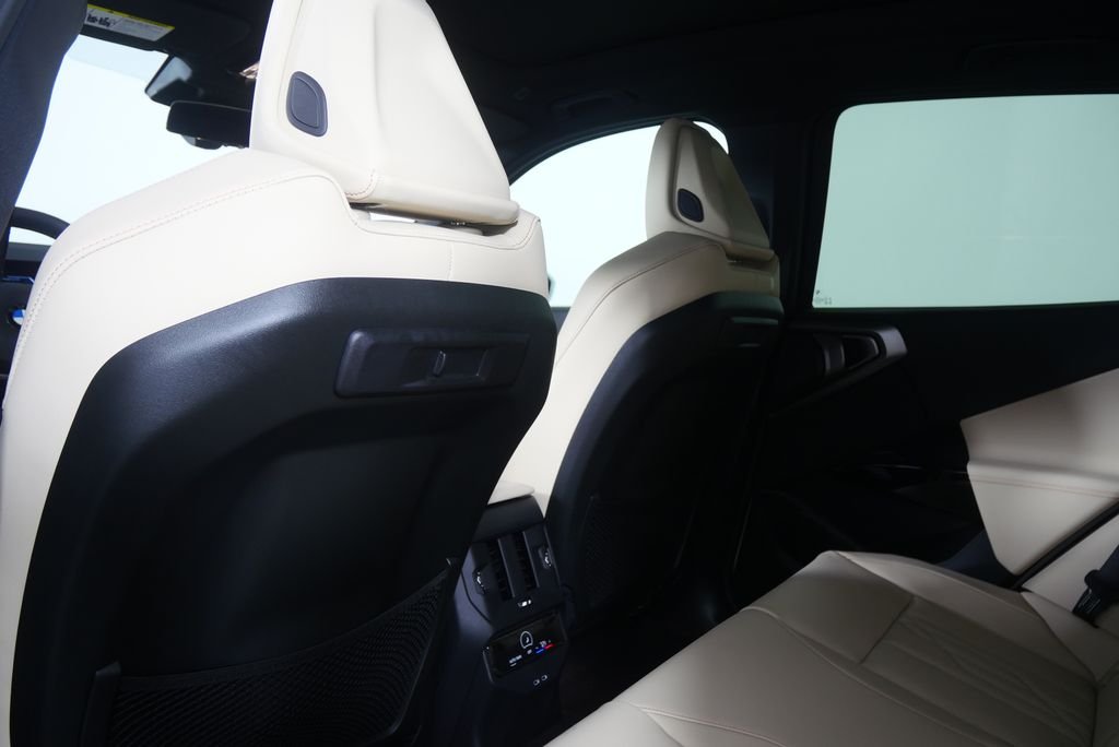 Used 2026 Mineral White Metallic BMW 30 xDrive image 15