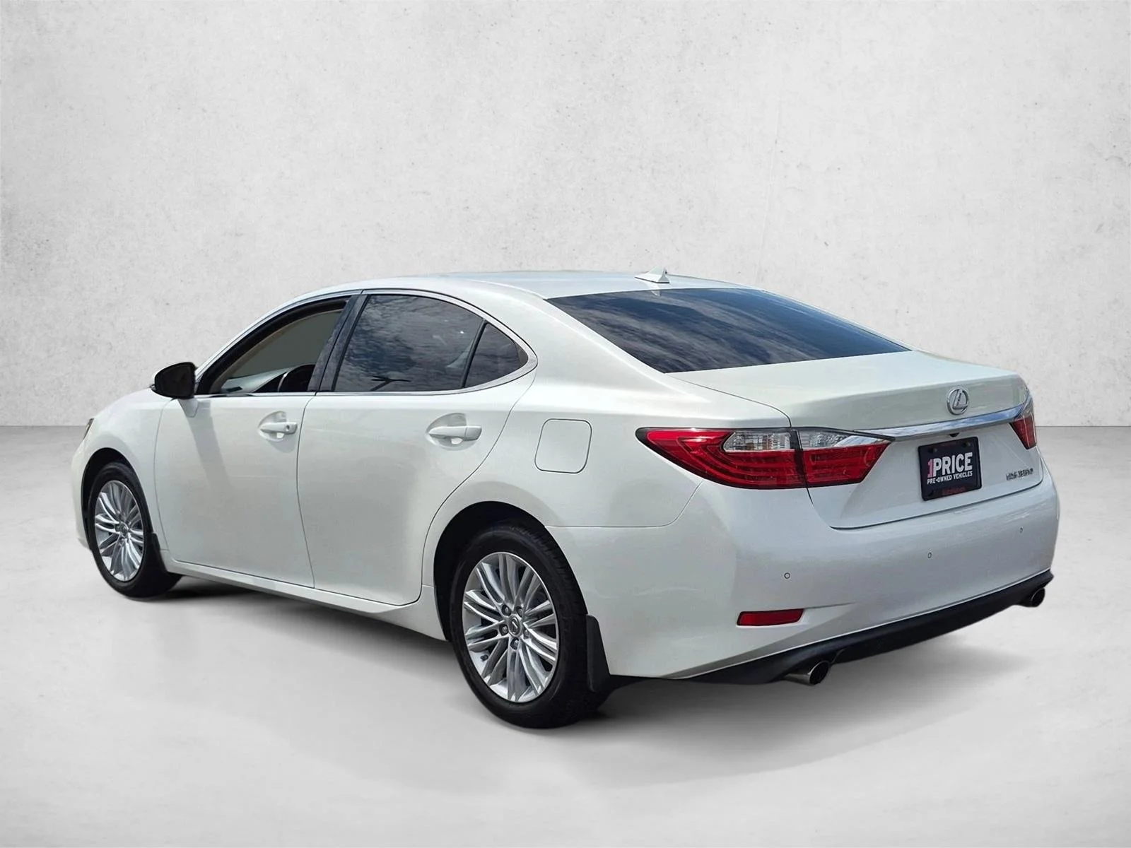 Used 2013 Starfire Pearl Lexus 4dr Sdn image 7