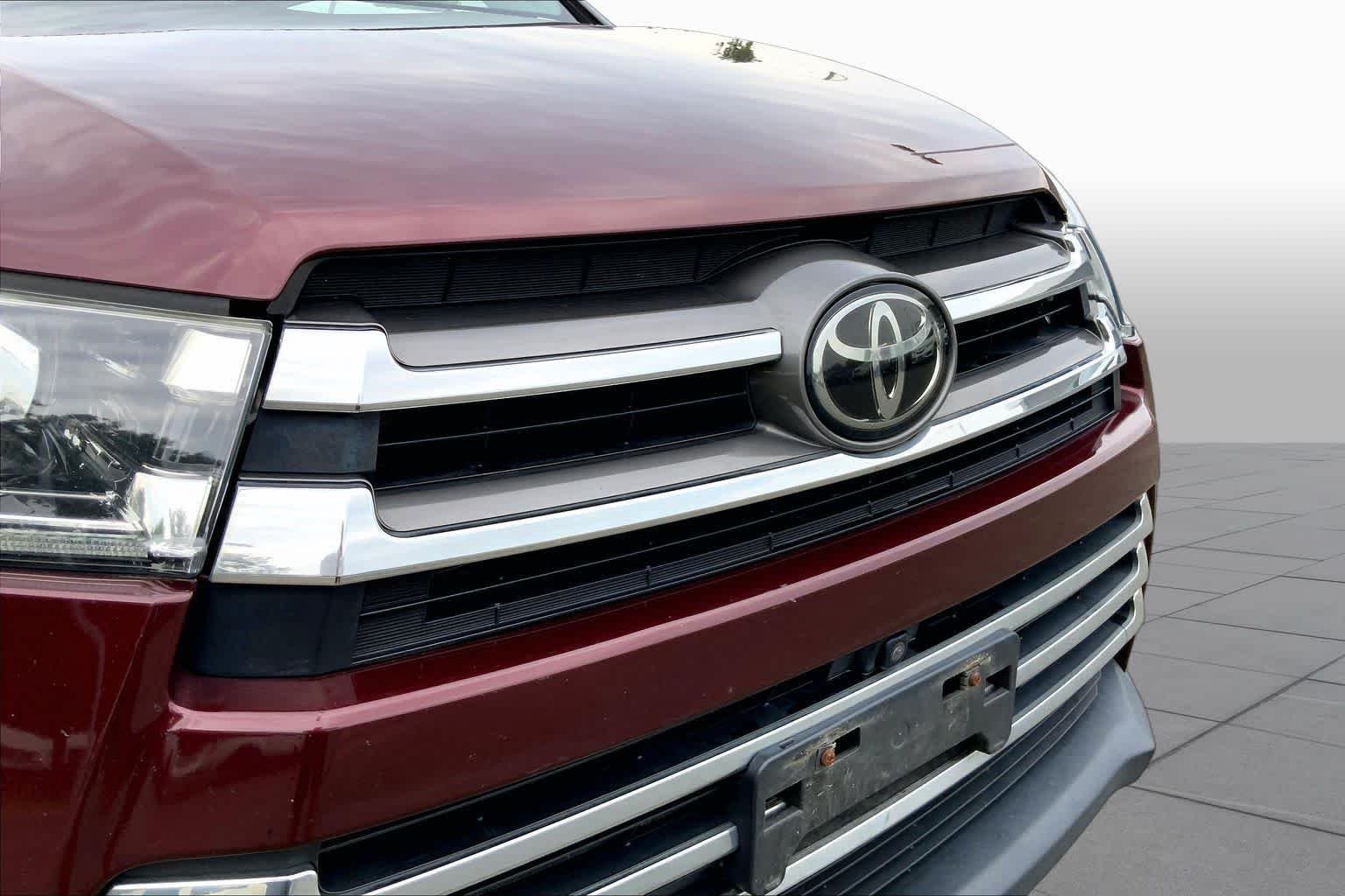Used 2019 Ooh La La Rouge Mica Toyota Limited Platinum image 30