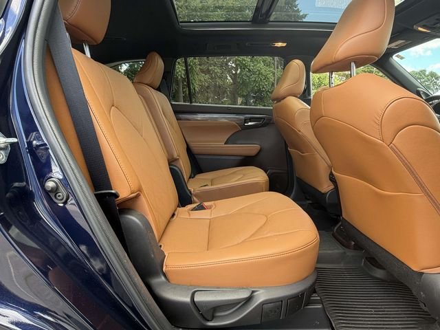 Used 2022  Toyota Platinum image 16