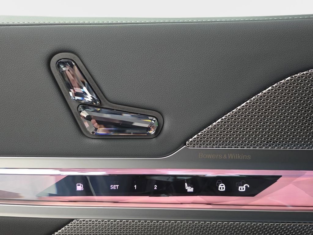 New 2026 Black Sapphire Metallic BMW 750e xDrive image 28