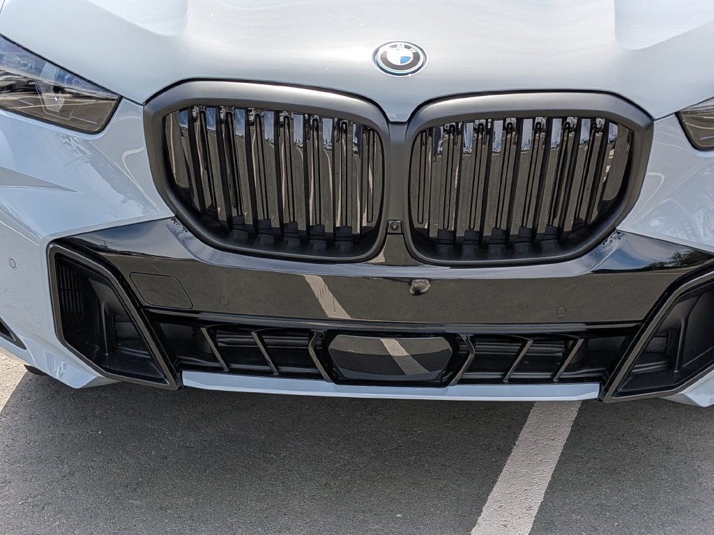 Used 2026 Gray BMW xDrive50e image 33