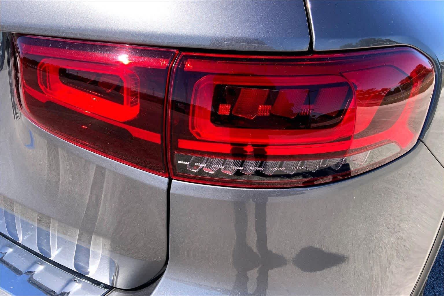 Used 2023 Mountain Grey Metallic Mercedes-Benz GLB 250 image 30