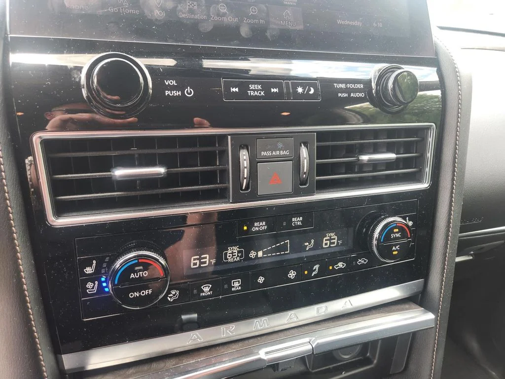 Used 2023 Red Nissan Platinum image 18