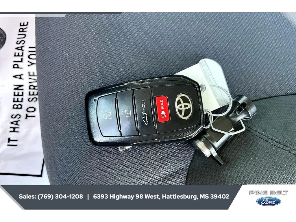 Used 2023 Ice Cap Toyota SR5 image 11