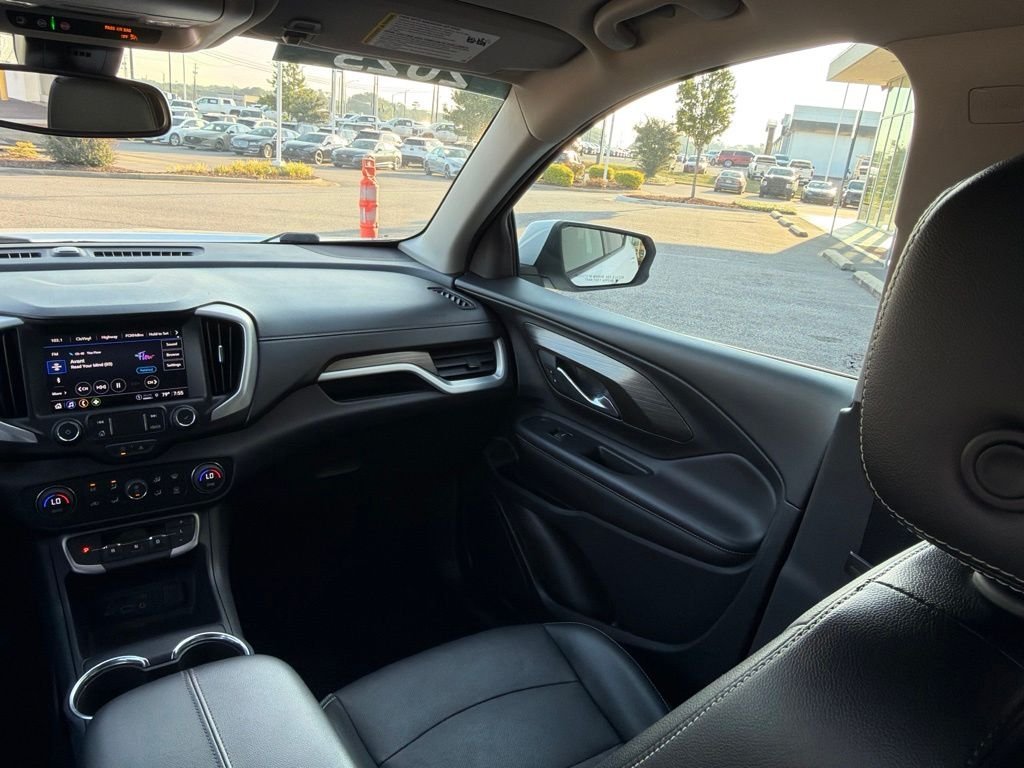 Used 2023 White GMC SLT image 29