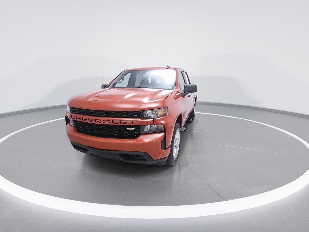 Used 2021 Red Chevrolet Custom image 3
