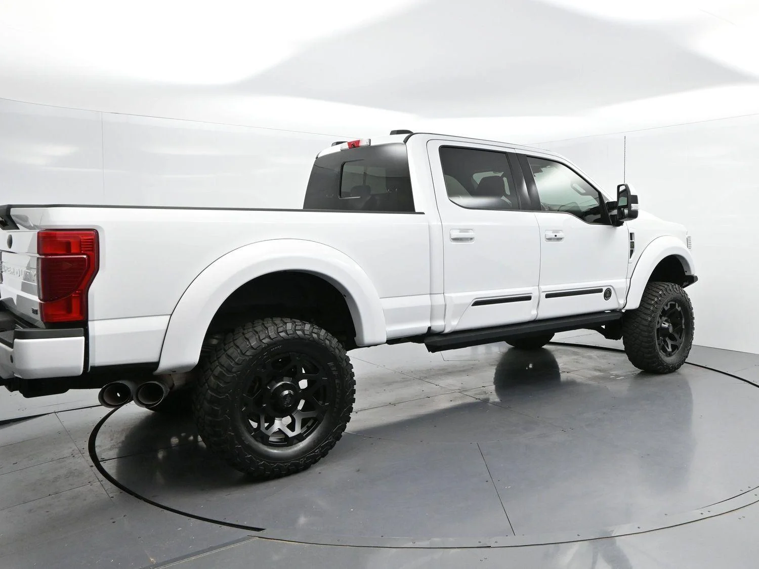 Used 2022 White Ford XL image 7
