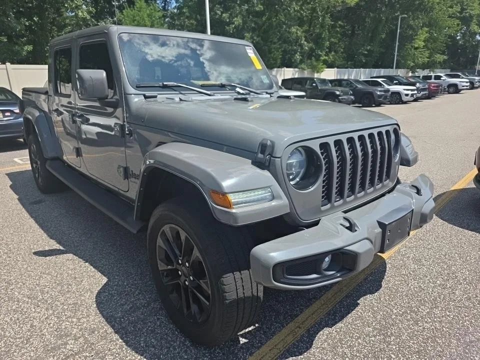 Used 2022 Gray Jeep High Altitude image 2