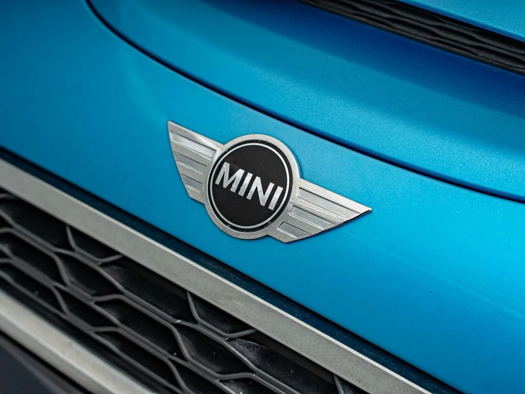 Used 2016 Electric Blue Metallic MINI  image 12