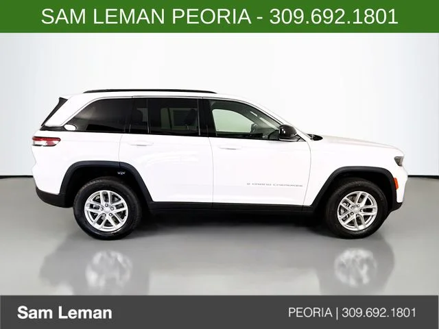 New 2026 White/off-white Jeep Laredo X image 8