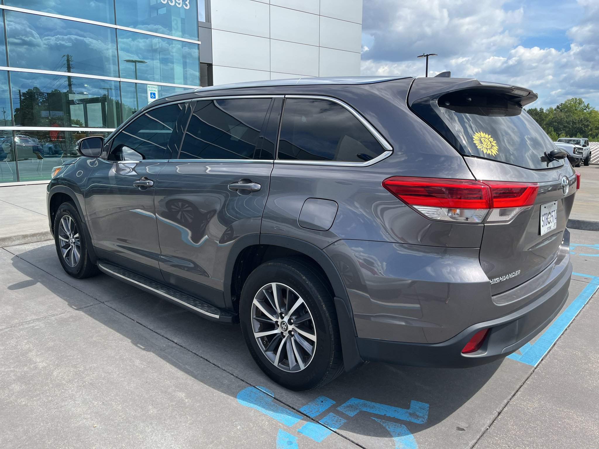Used 2019 Predawn Gray Mica Toyota XLE image 2