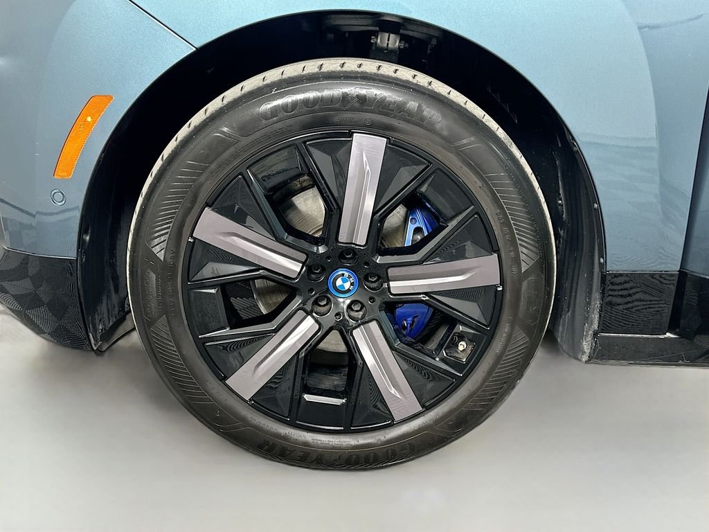 Used 2024 Blue BMW xDrive50 image 31