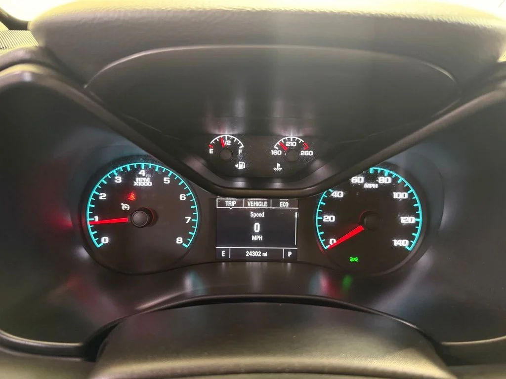 Used 2022 White GMC Elevation image 15