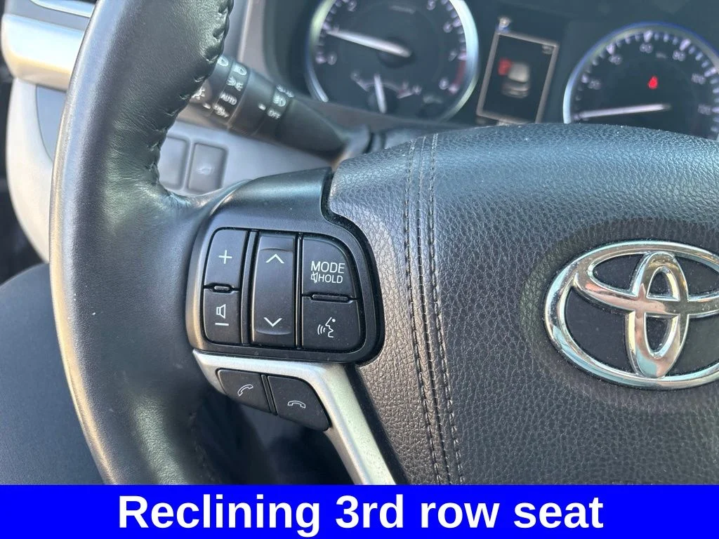 Used 2019 Green Toyota XLE image 19