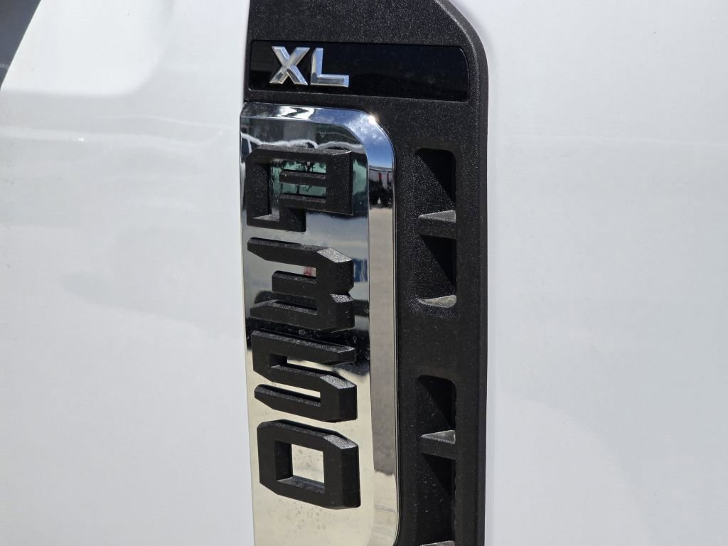 New 2026 Oxford White Ford XL image 28
