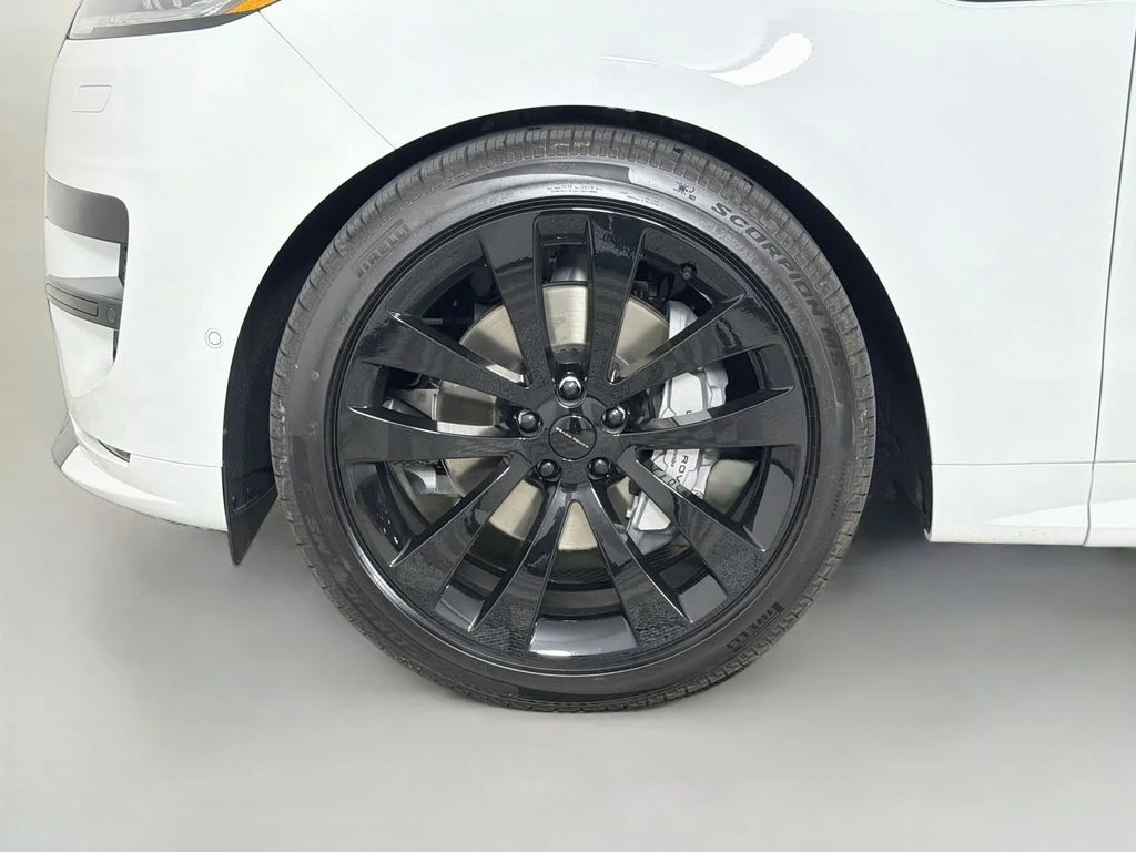 New 2026 Fuji White Land Rover Dynamic SE image 33