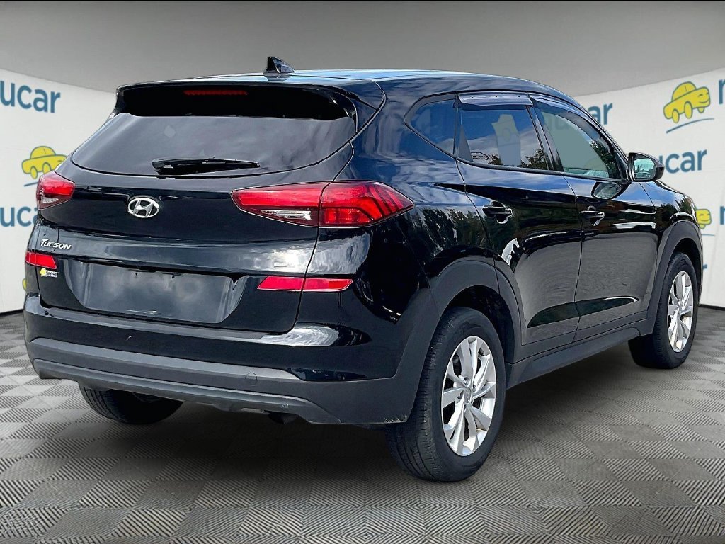 Used 2019 Black Noir Pearl Hyundai SE image 6