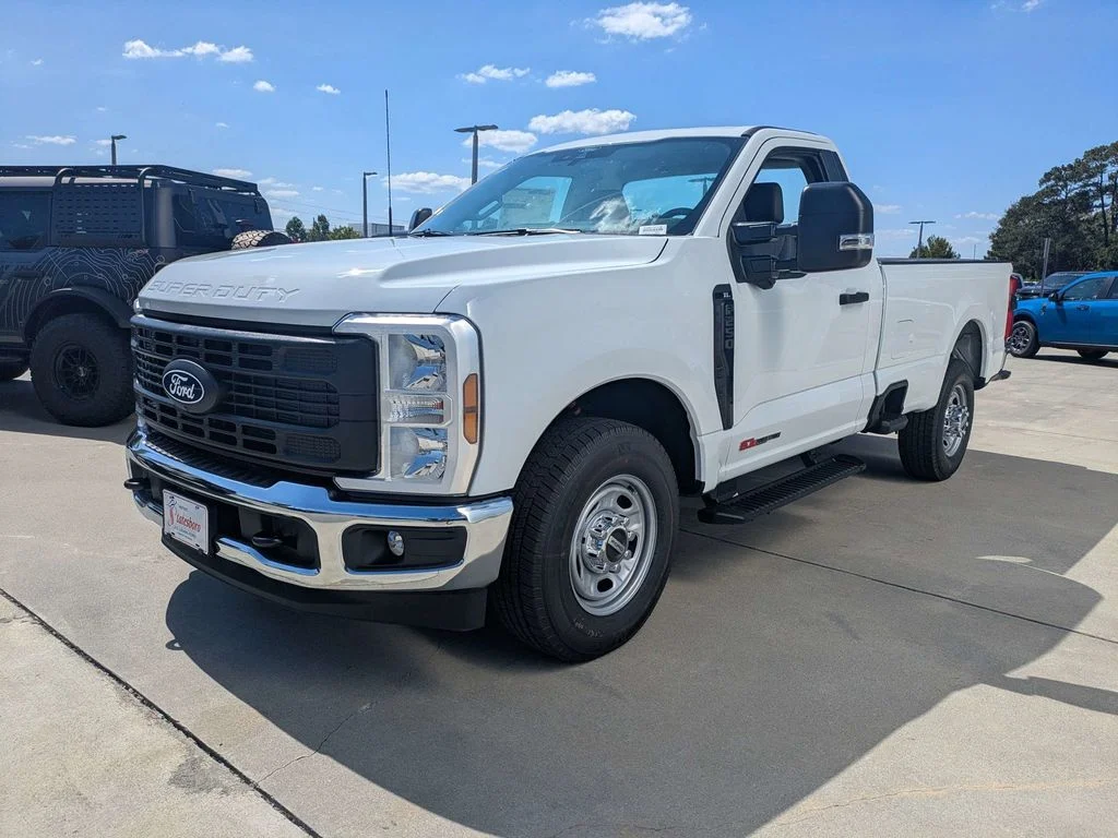 New 2027 Oxford White Ford XL image 8