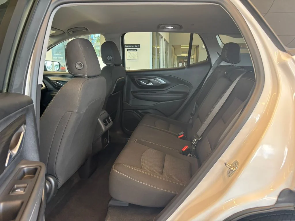Used 2024 White GMC SLE image 27