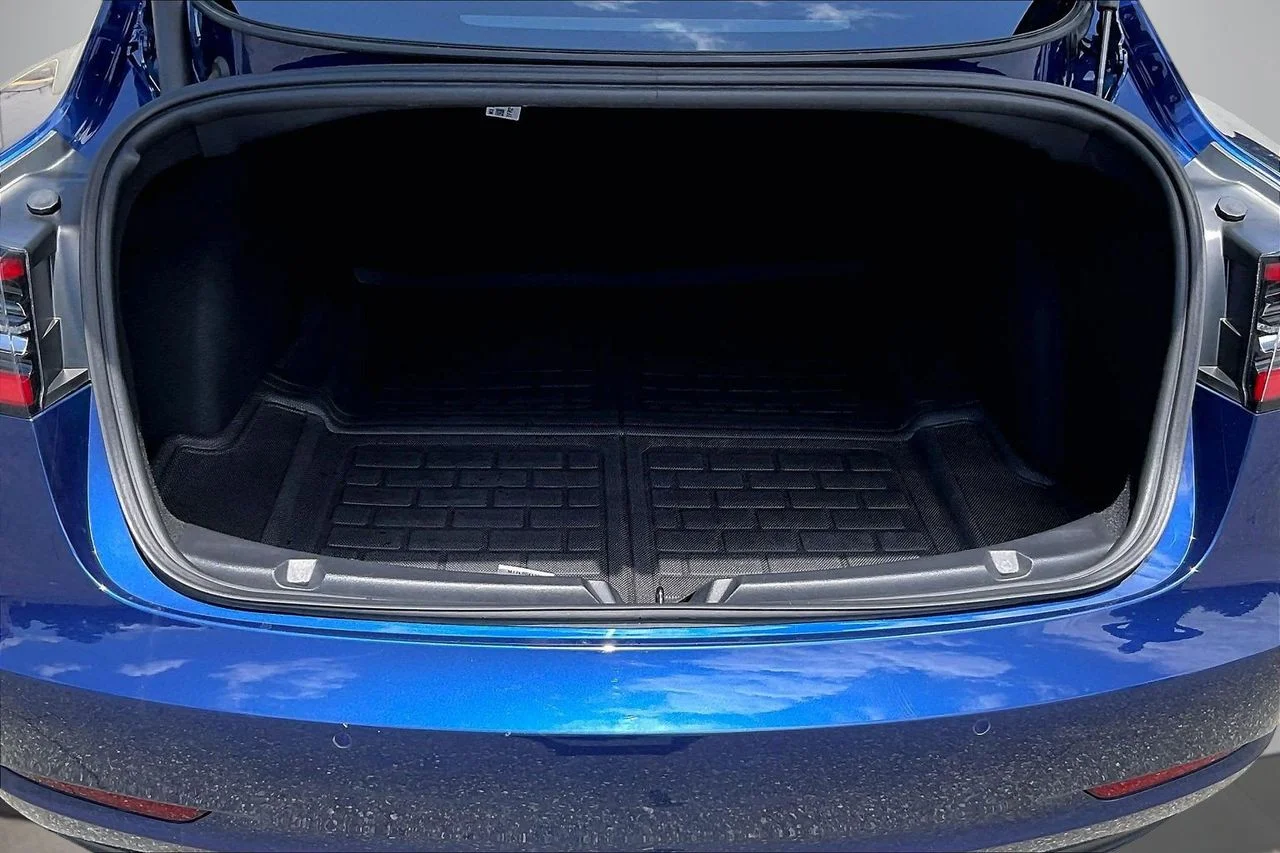 Used 2021  Tesla Standard Range Plus image 27