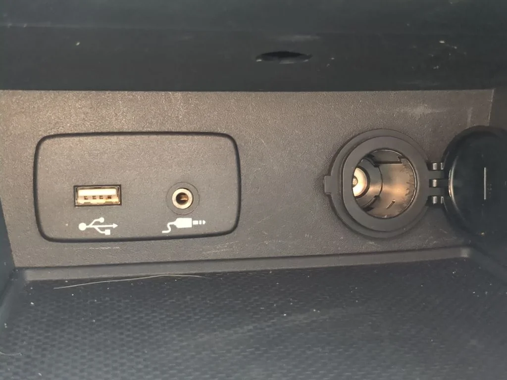 Used 2023 White Subaru Base image 21