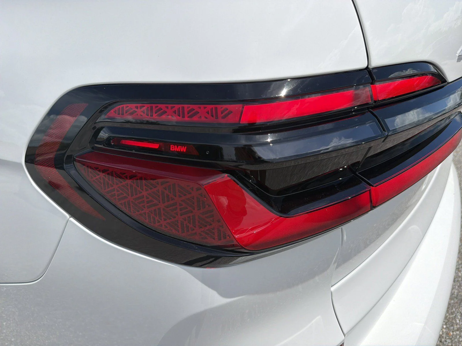 New 2027 Alpine White BMW xDrive40i image 10