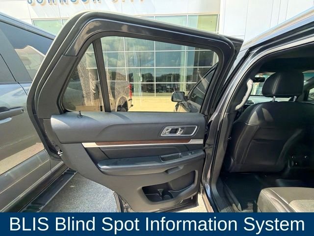 Used 2017  Ford Limited image 21