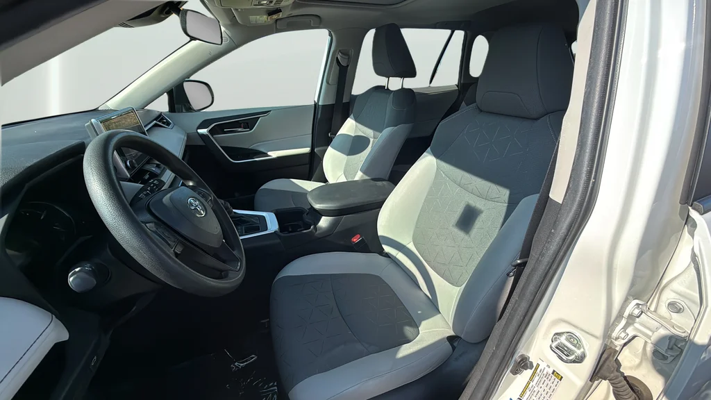 Used 2023 White Toyota XLE image 23