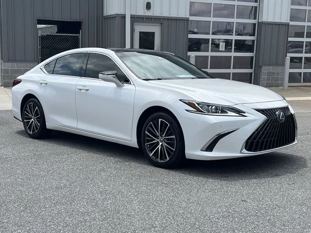 Used 2022 White Lexus 350 image 15