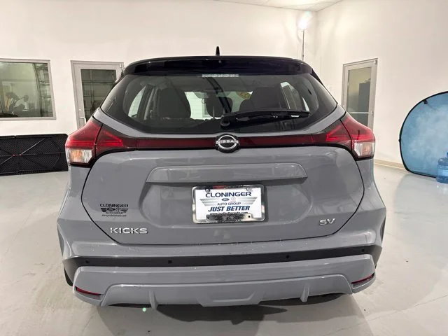 Used 2023 Gray Nissan SV image 7