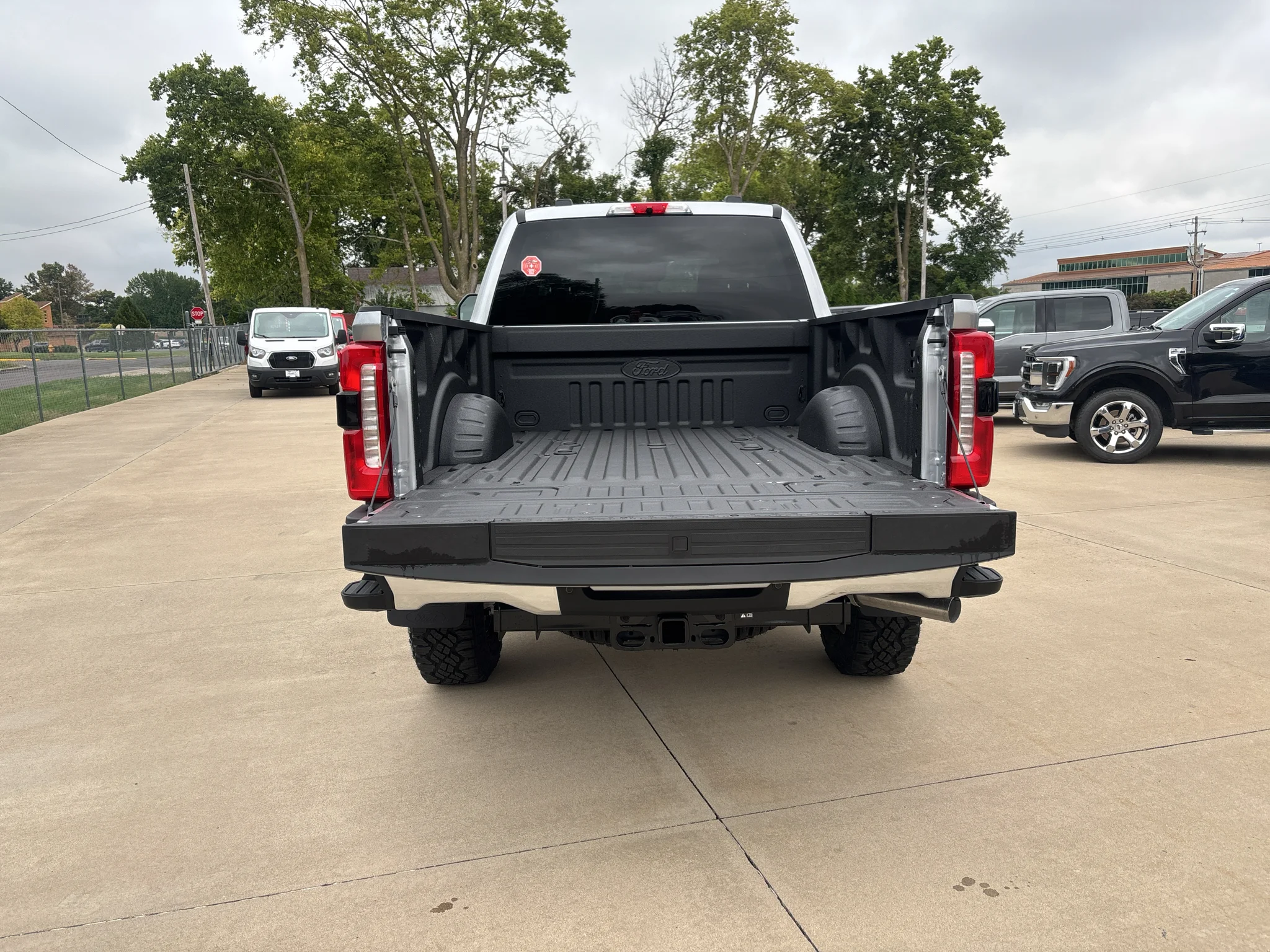 New 2027 Iconic Silver Metallic Ford F-250® XLT image 12