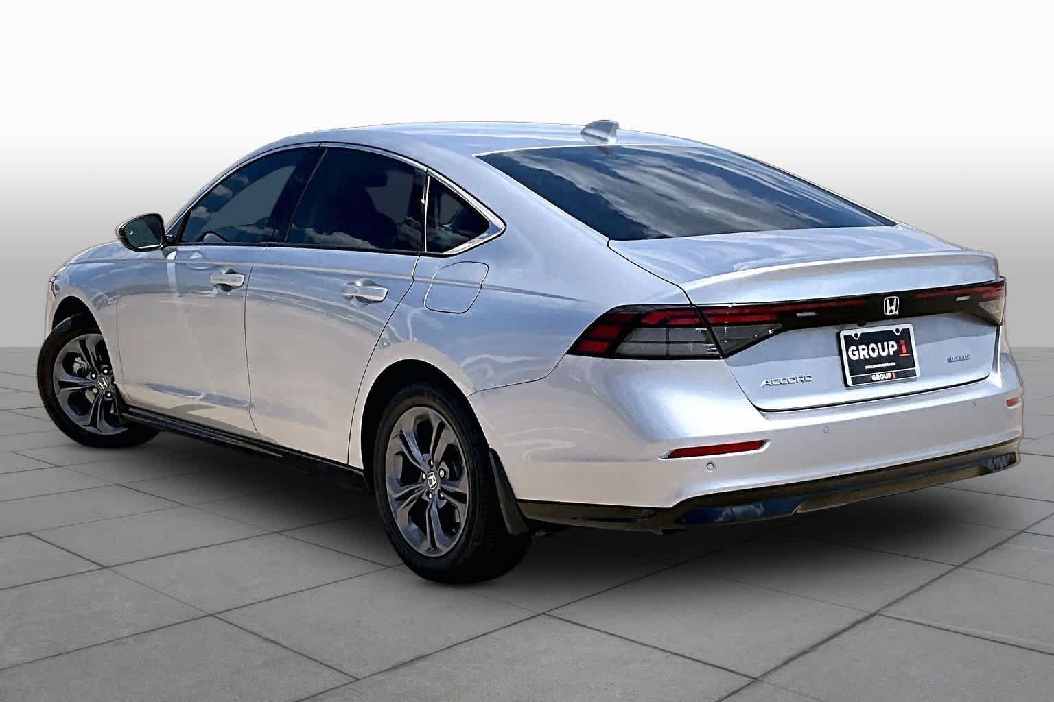 Used 2024 Solar Silver Metallic Honda EX-L image 12