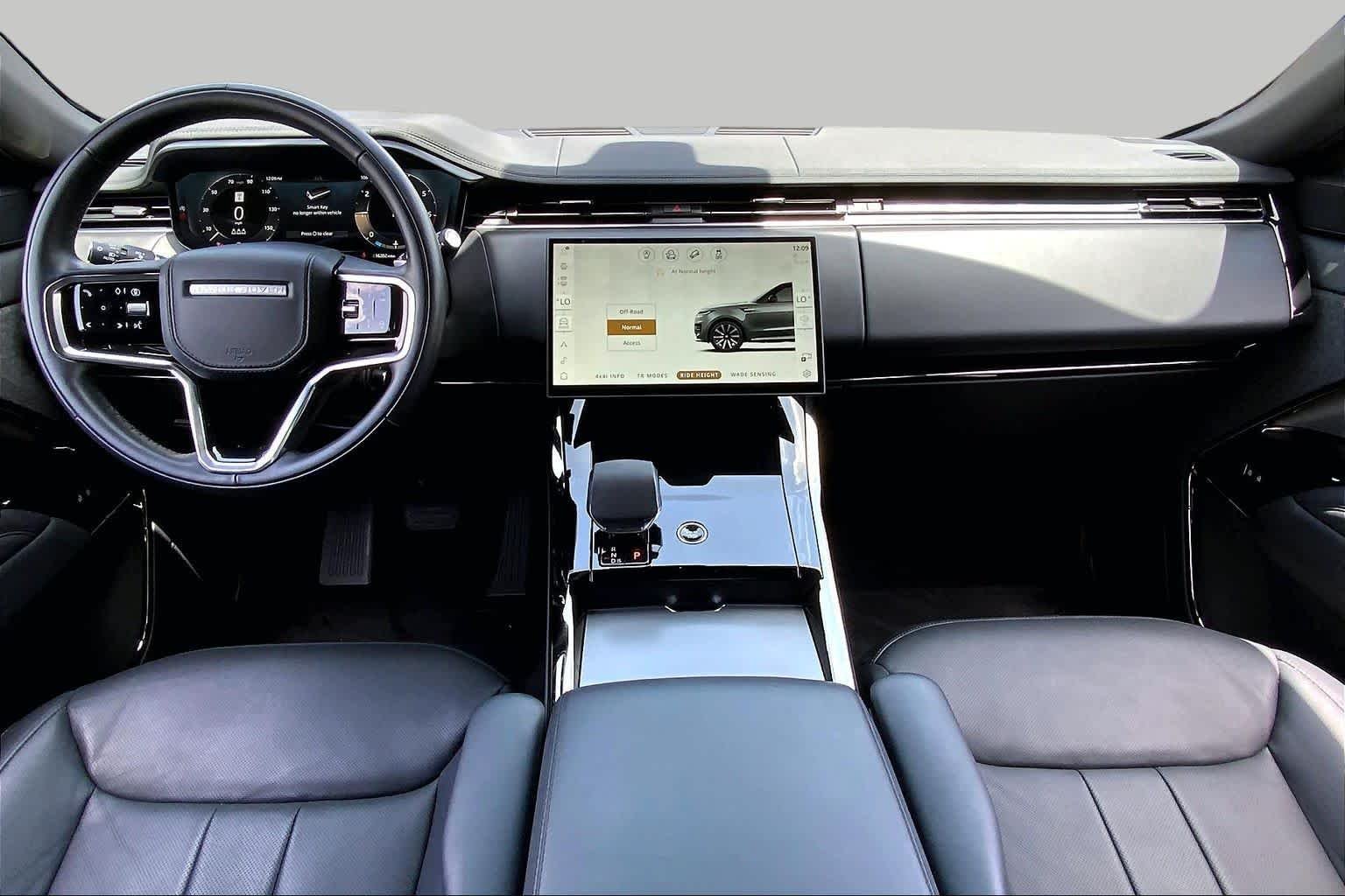 Used 2025 Fuji White Land Rover SE image 16
