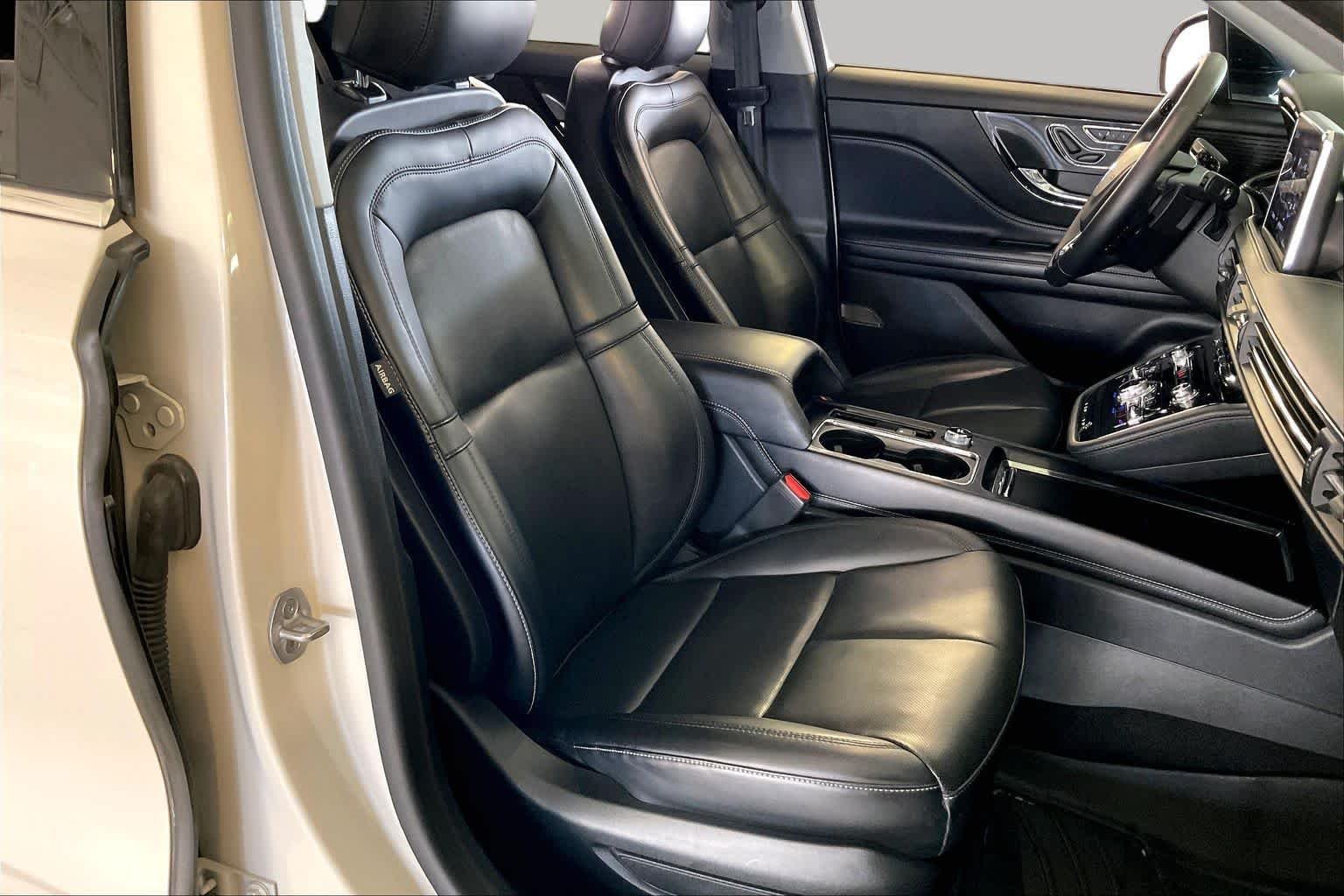 Used 2022 Ceramic Pearl Metallic Tri-Coat Lincoln Standard image 8