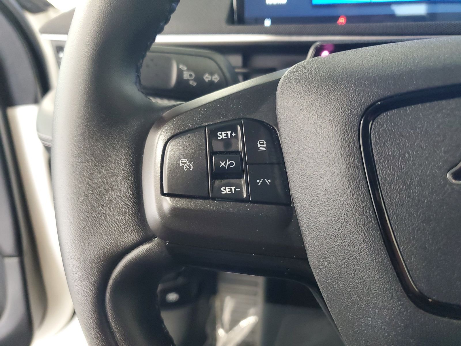 Used 2024 White Ford Select image 19