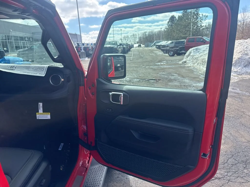 New 2025 Firecracker Red Clear-Coat Exterior Paint Jeep Sahara image 48