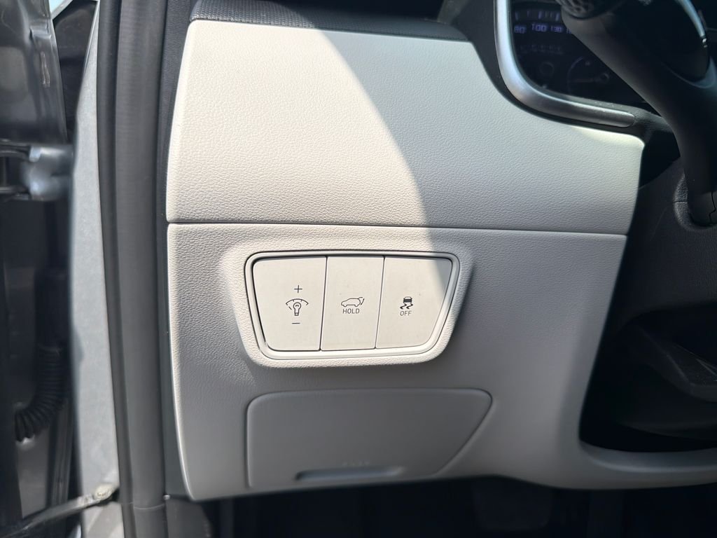 Used 2024 Silver Hyundai SEL image 32
