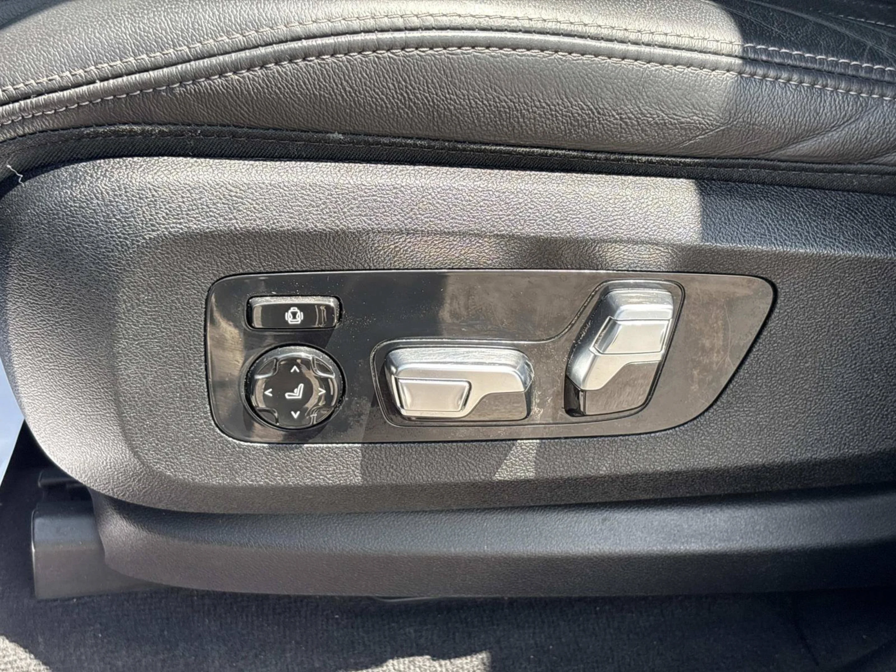 Used 2022 Arctic Grey Metallic BMW M50i image 27