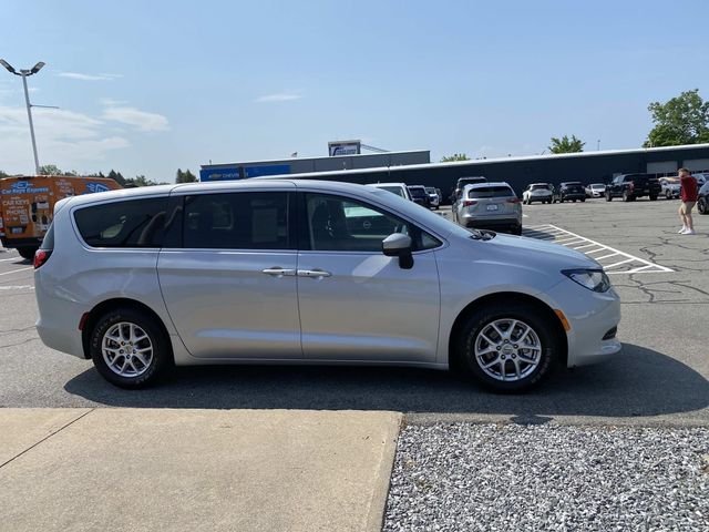 Used 2023 Silver Chrysler LX image 8