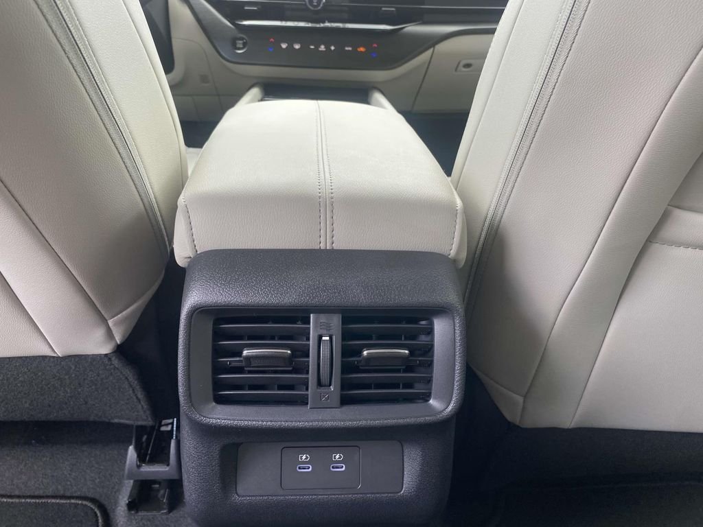 2025 Nissan Murano SV - Photo 11