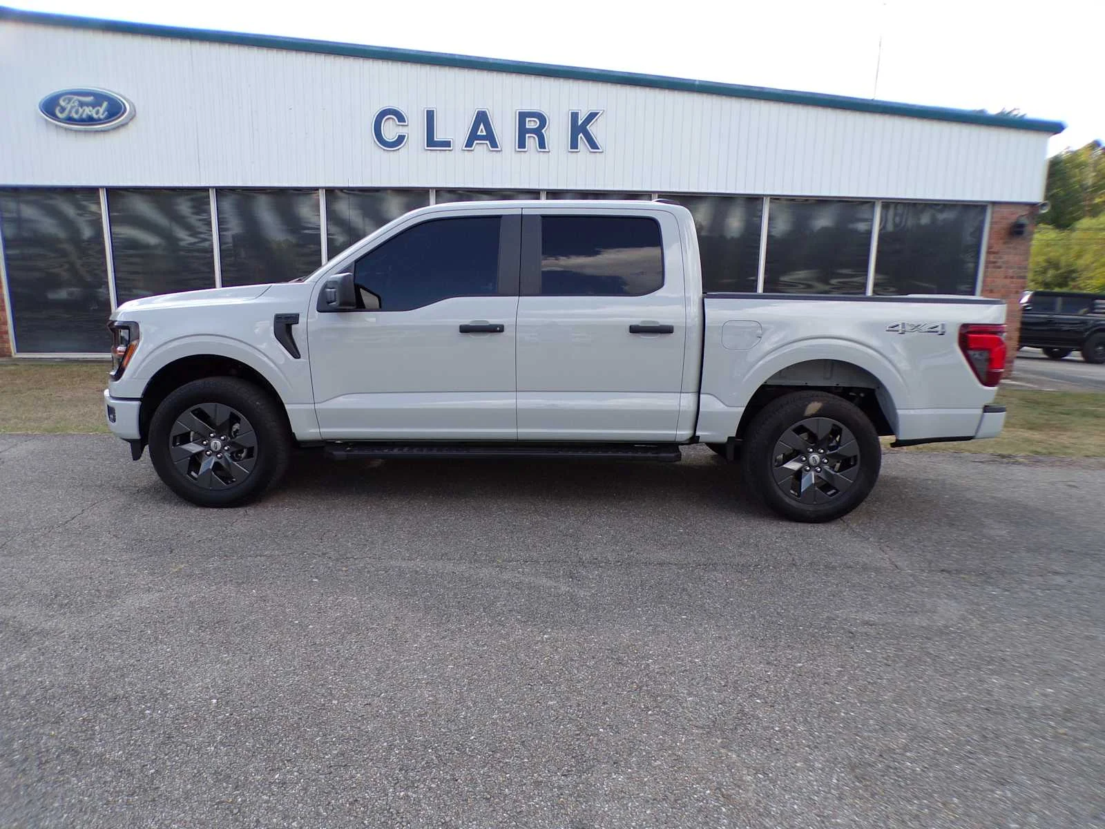 Used 2024 Avalanche Ford STX image 8