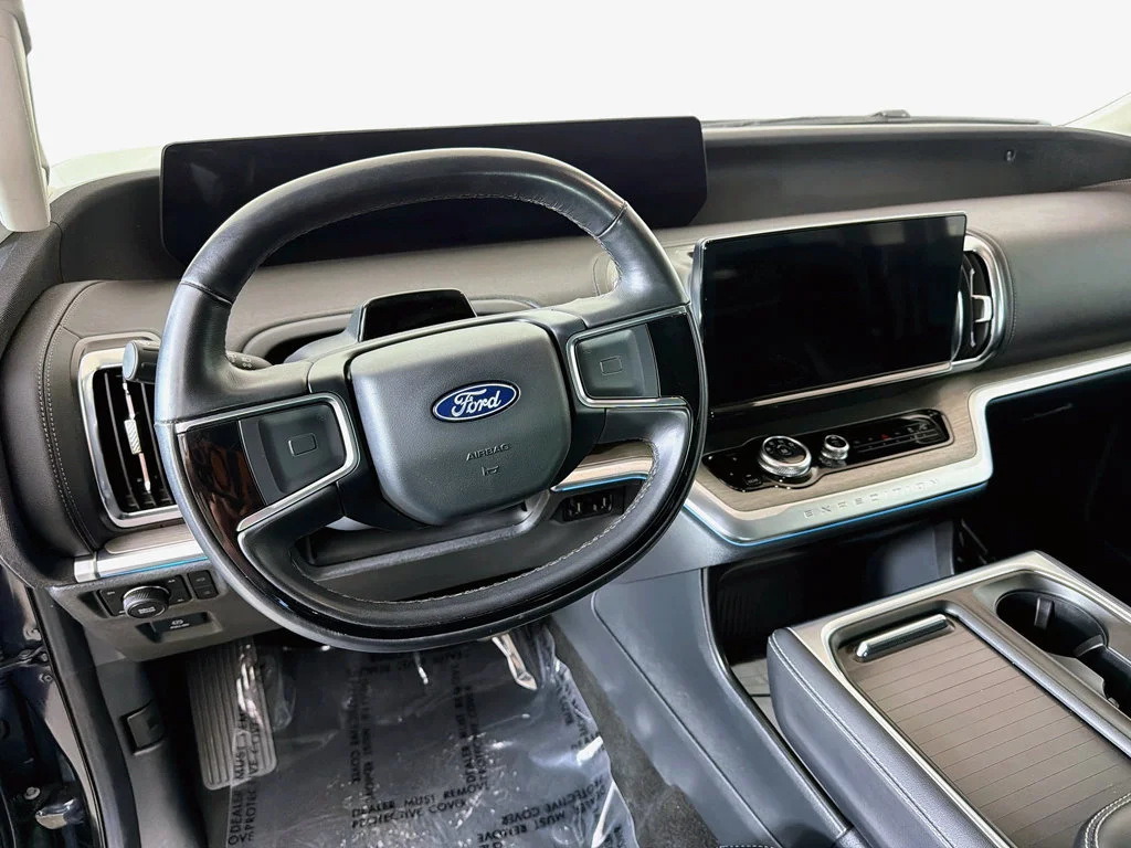 Used 2025 Gray Metallic Ford Platinum image 26