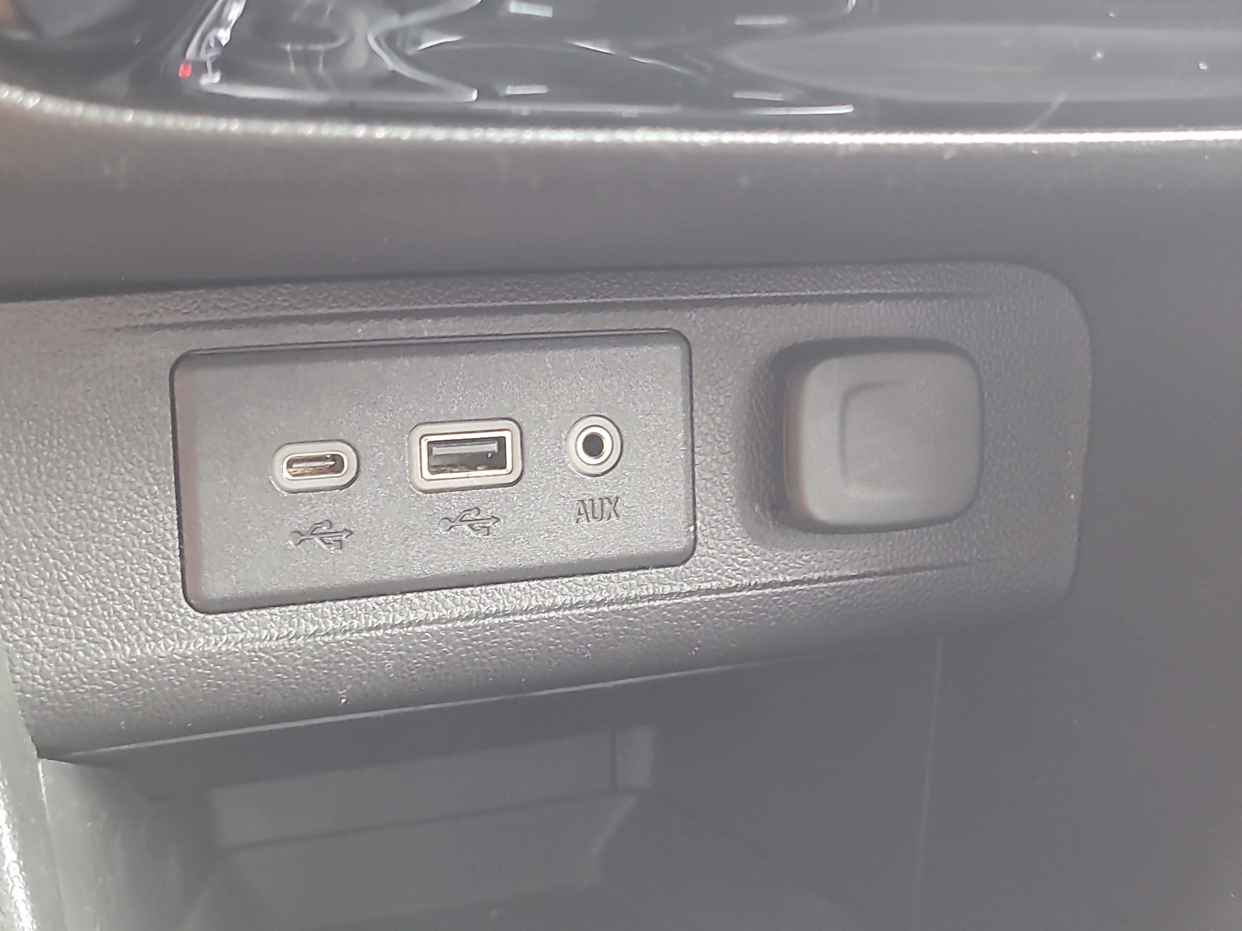 Used 2020 Ebony Twilight Metallic Buick Essence image 24