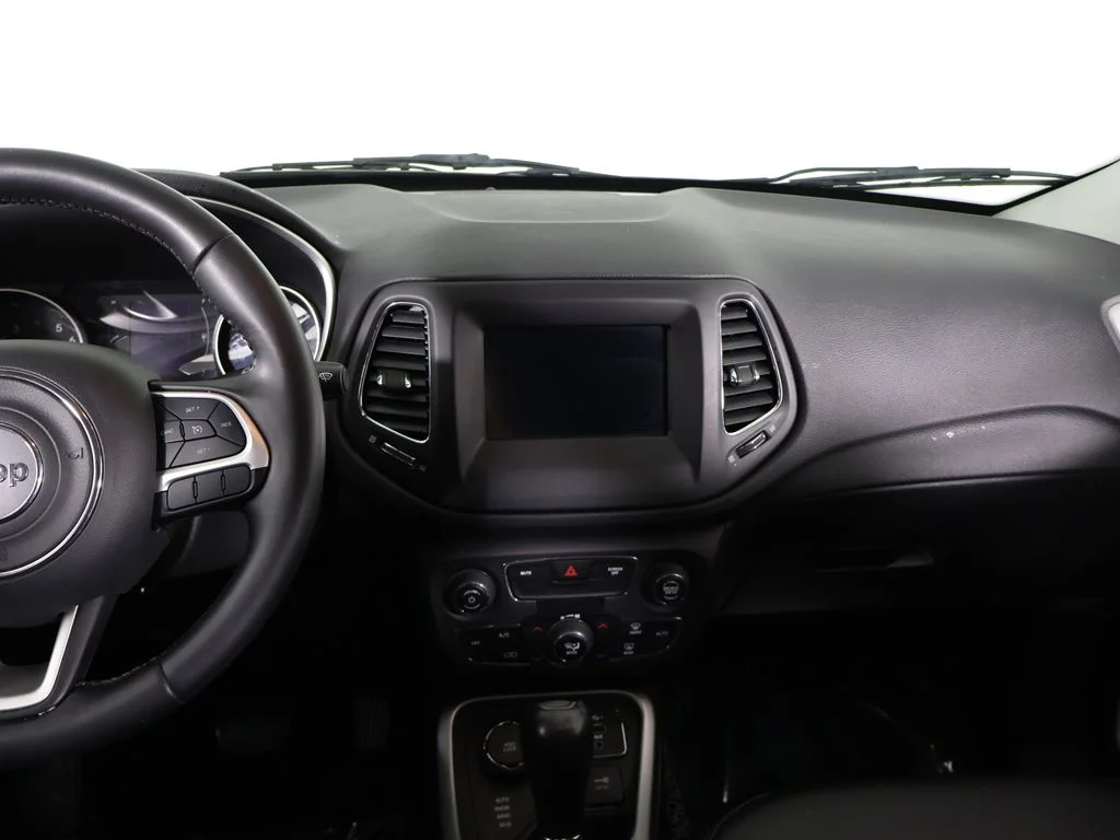 Used 2019 Laser Blue Pearlcoat Jeep Latitude image 31