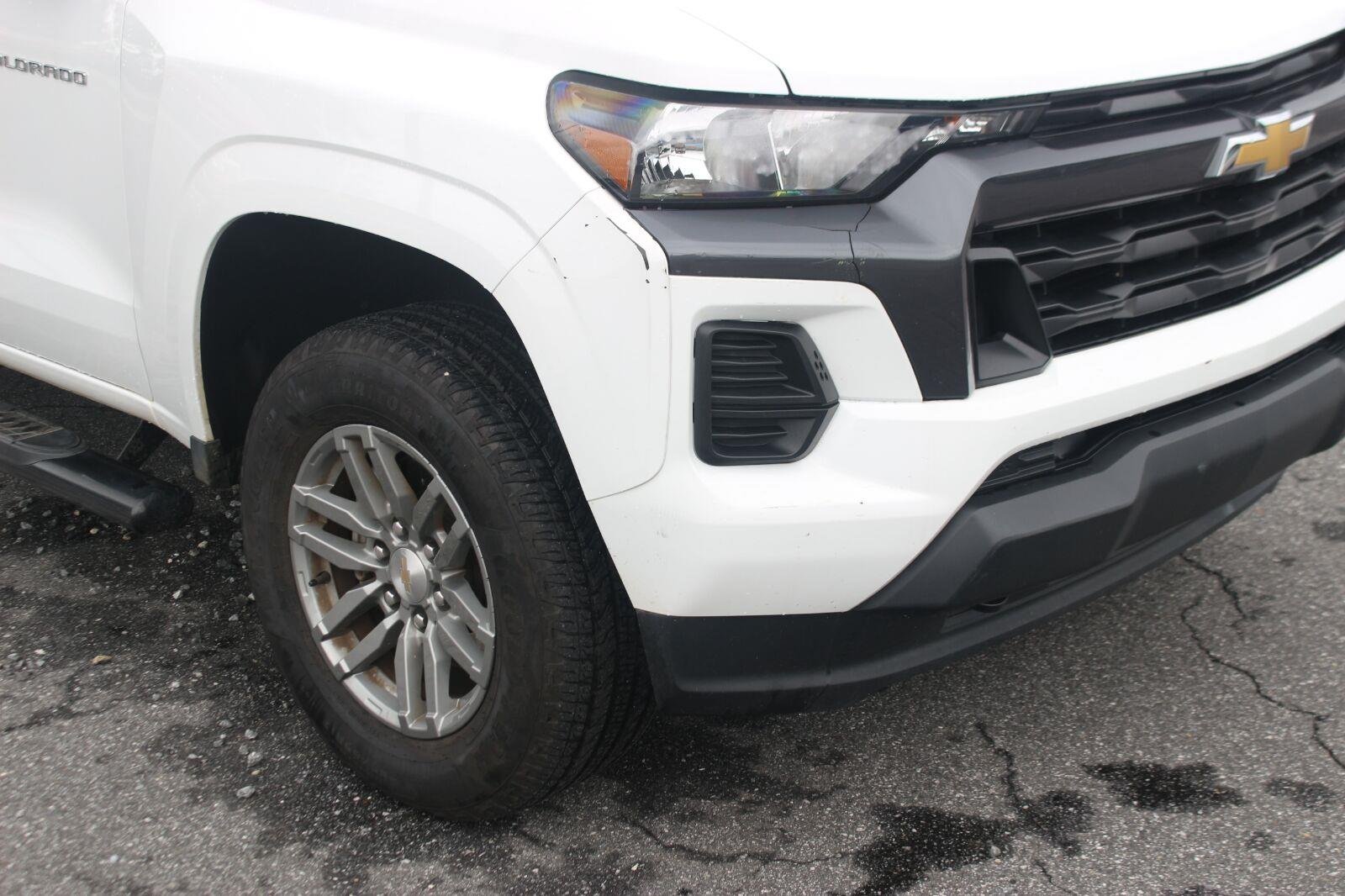 Used 2024 Summit White Chevrolet LT image 9